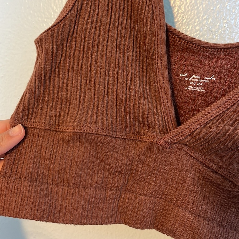 out from under crop top - Picture 3 of 4